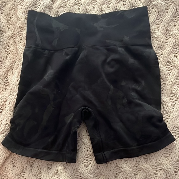 Gymshark Small Workout Shorts - Picture 2 of 2